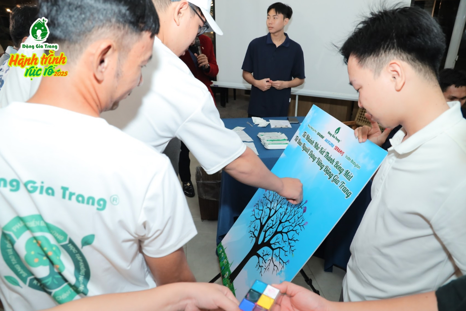 Từng thành viên góp thành bóng mát